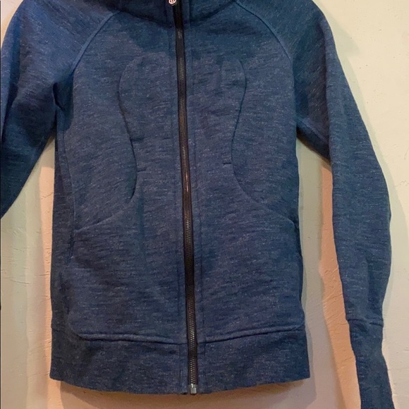 Lululwmon sweatshirt. Size 2. - Picture 3 of 4